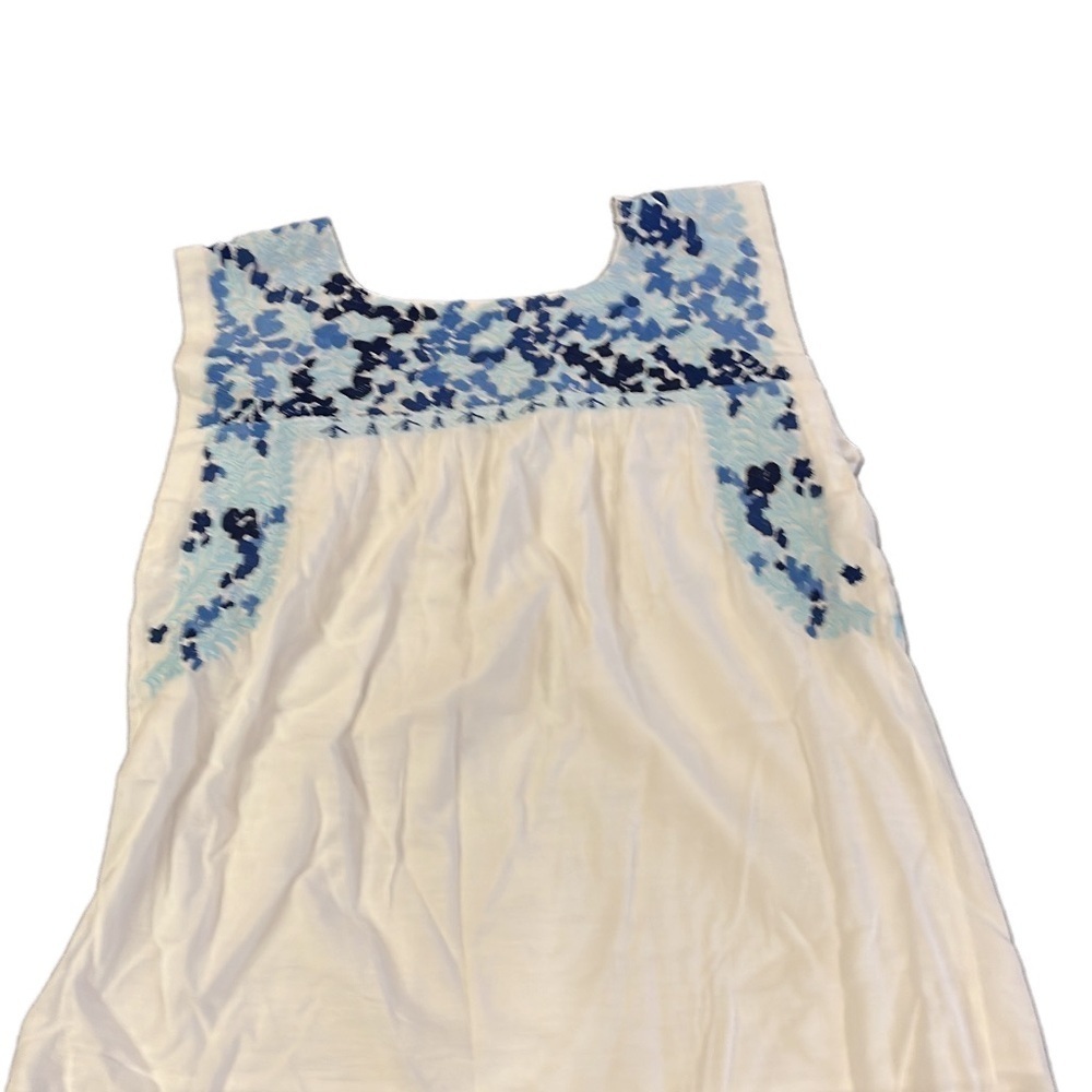 Women’s Floral Embroidered The Marla Top - White and Blue New with Tags Size M - Picture 2 of 3